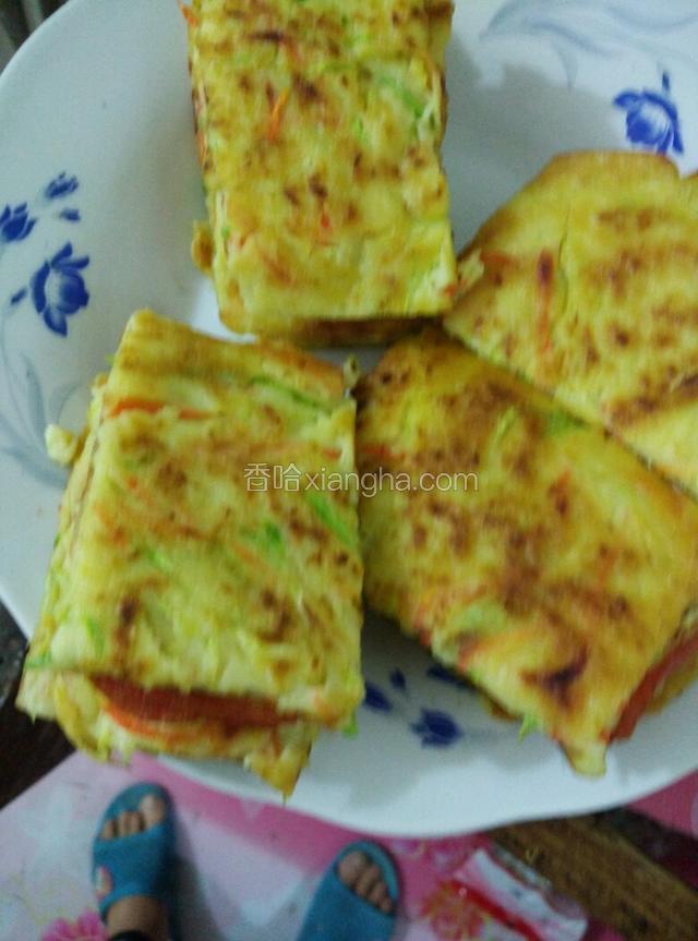 饼切块加入火腿