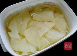 土豆片尖椒炒肉的做法图解3