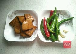 杭椒炒香干的做法图解1