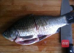 萝卜丝鲫鱼汤的做法图解1