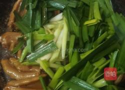 蒜苗焖鸭爪的做法图解9