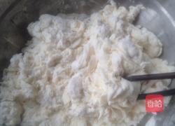 白白胖胖一发小花卷的做法图解1