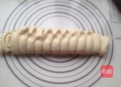 白白胖胖一发小花卷的做法图解7