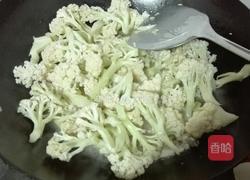 蒜苗炒菜花的做法图解5