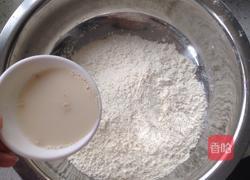 胡萝卜肉包子的做法图解1