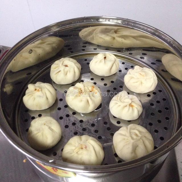 全部包好放入蒸锅，水开蒸20分钟，关火之后虚蒸2分钟