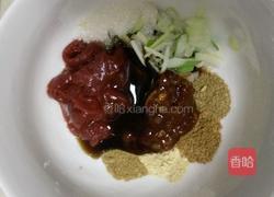 鸡蛋、胡萝卜、蒜黄、辣椒、豆腐皮的做法图解7