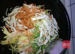 鸡蛋、胡萝卜、蒜黄、辣椒、豆腐皮的做法图解11