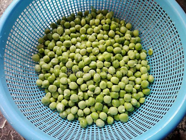 豌豆洗干净备用