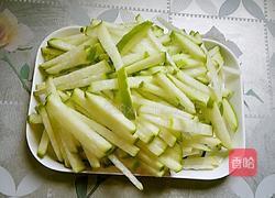 白萝卜条炒肉丝的做法图解1