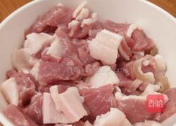 双椒香菇炒肉的做法图解1