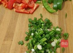 双椒香菇炒肉的做法图解2