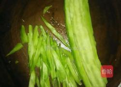 苦瓜炒蛋的做法图解1