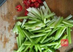 香芹炒干鱿鱼的做法图解2