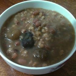 红小豆薏仁米桂圆枣粥的做法[图]