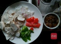 蘑菇鸡肉比萨的做法图解1