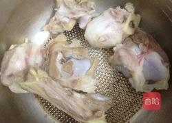 淮山筒骨汤的做法图解1