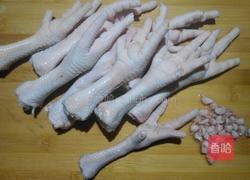 胡萝卜玉米鸡脚汤的做法图解2