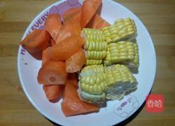 胡萝卜玉米鸡脚汤的做法图解4