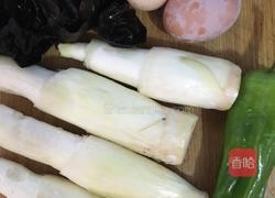 茭白木耳炒鸡蛋的做法图解1