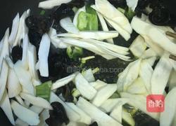 茭白木耳炒鸡蛋的做法图解5