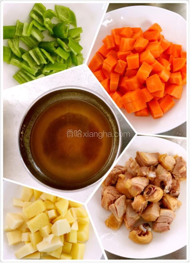 咖喱需要热水泡开 备用
胡萝卜去皮切块 备用
土豆去皮切块     备用
尖椒清洗后切块  备用