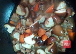 蘑菇炖腊鸡腿的做法图解8