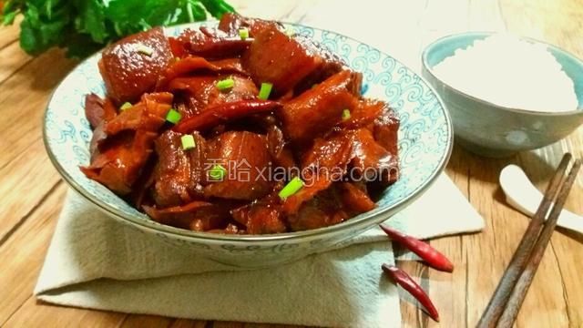 撒少许葱花点缀。