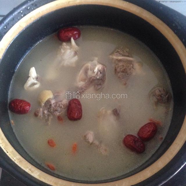 倒入砂锅里炖上半小时