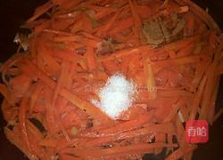 红萝卜炒木耳的做法图解6