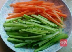 西芹云耳炒肉丝的做法图解1