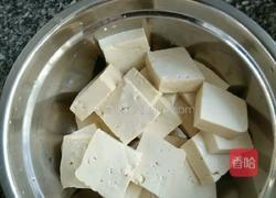 听这道菜的名字《家常豆腐》就让我想起了时时刻刻在为家人做菜的时候要用心认真的做法图解1