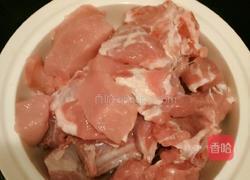 土豆排骨的做法图解1