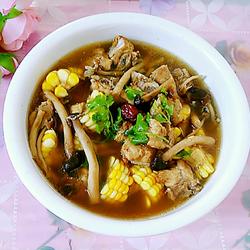 茶树菇玉米龙骨汤的做法[图]