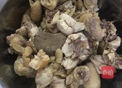 鸡骨架炖土豆的做法图解1