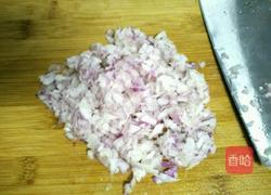 胡萝卜鲜肉饺子的做法图解2