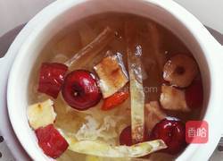 银耳百合鱼胶甜品的做法图解5