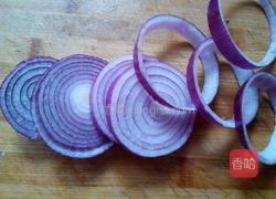 面包糠炸洋葱圈的做法图解1