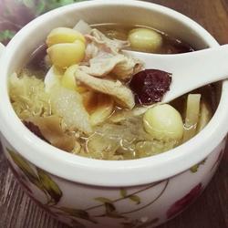 淮山莲子炖鸡汤的做法[图]
