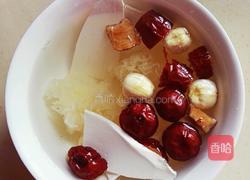 淮山莲子炖鸡汤的做法图解2