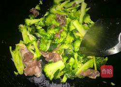 西兰花炒肉片的做法图解4