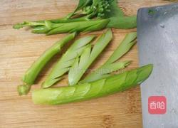 腊肉炒芥兰的做法图解3