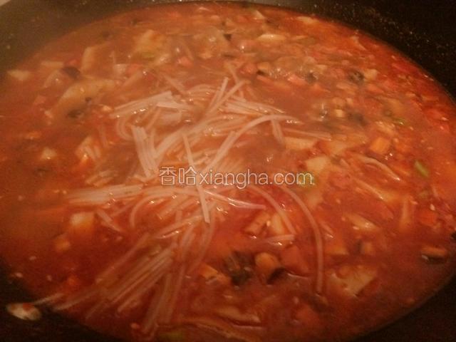面片和粉条一起下锅煮2分钟放味精