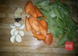 青笋胡萝卜炖腊鸭腿的做法图解4