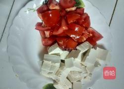 西红柿鸡蛋豆腐汤的做法图解2