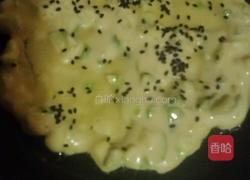 快手早餐~西葫芦黑芝麻鸡蛋煎饼的做法图解2