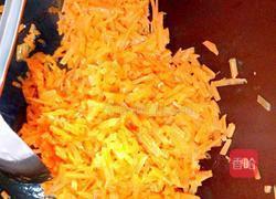 香菇猪肉胡萝卜饺子的做法图解2