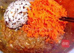 香菇猪肉胡萝卜饺子的做法图解5