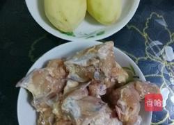 土豆炖鸡骨的做法图解1
