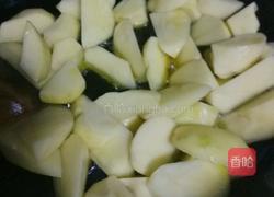 土豆炖鸡骨的做法图解3